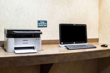هتل Quality Inn & Suites Airport North