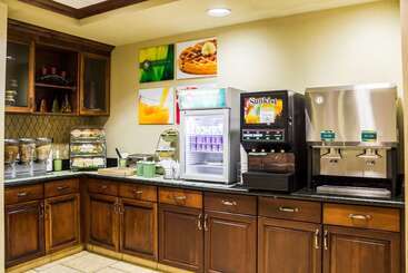 هتل Quality Inn & Suites Airport North