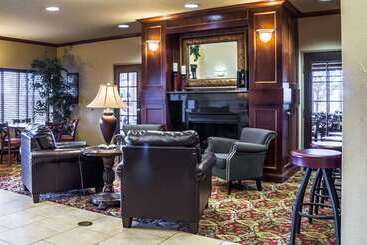 هتل Quality Inn & Suites Airport North