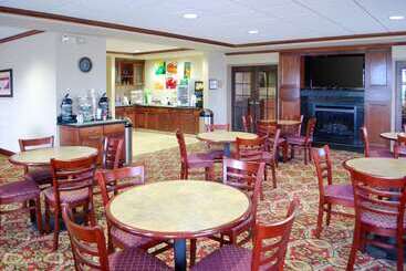 هتل Quality Inn & Suites Airport North
