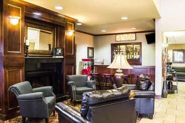 هتل Quality Inn & Suites Airport North
