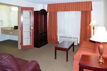 هتل Quality Inn & Suites Airport North