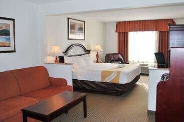 هتل Quality Inn & Suites Airport North