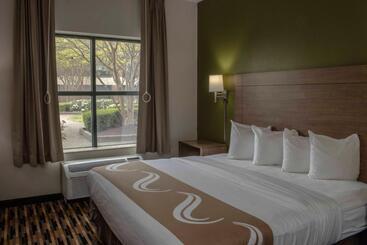 هتل Quality Suites Lake Wright  Norfolk Airport