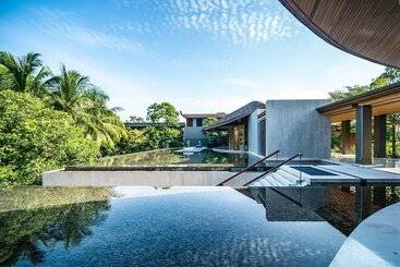 هتل Renaissance Phuket Resort & Spa