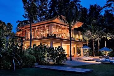 هتل Renaissance Phuket Resort & Spa