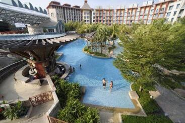 هتل Resorts World Sentosa