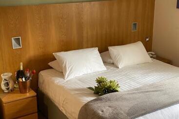 هتل Rooms At 1703