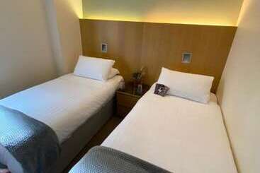 هتل Rooms At 1703