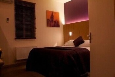 هتل Rooms At 1703