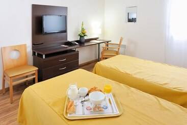 هتل Séjours & Affaires Caen Le Clos Beaumois