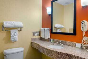 هتل Spark By Hilton Montgomery Eastchase