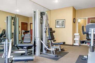 هتل Spark By Hilton Montgomery Eastchase