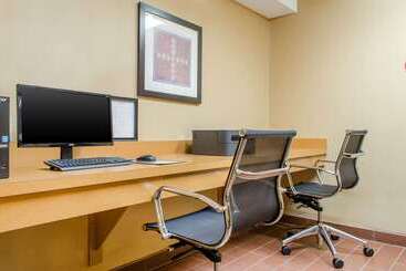 هتل Spark By Hilton Montgomery Eastchase