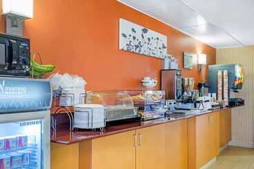هتل Spark By Hilton Montgomery Eastchase