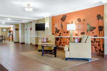 هتل Spark By Hilton Montgomery Eastchase