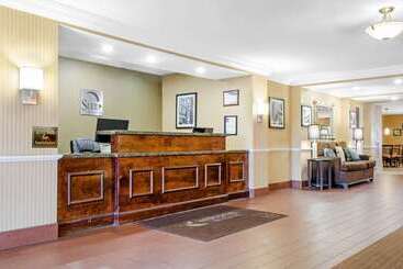 هتل Spark By Hilton Montgomery Eastchase