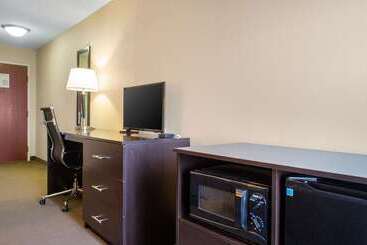 هتل Spark By Hilton Montgomery Eastchase