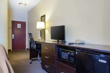 هتل Spark By Hilton Montgomery Eastchase