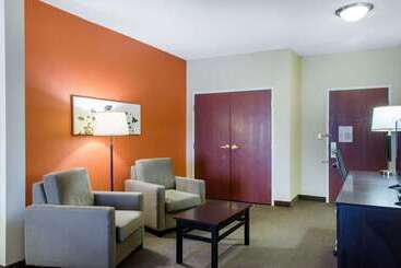 هتل Spark By Hilton Montgomery Eastchase