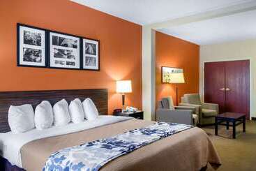 هتل Spark By Hilton Montgomery Eastchase