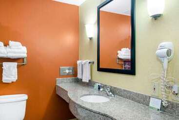 هتل Spark By Hilton Montgomery Eastchase