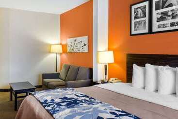 هتل Spark By Hilton Montgomery Eastchase
