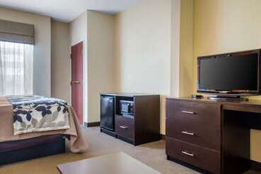 هتل Spark By Hilton Montgomery Eastchase