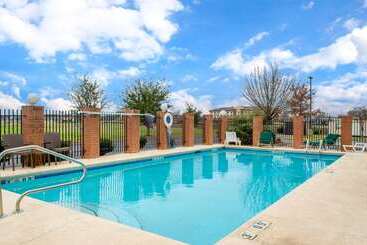 هتل Spark By Hilton Montgomery Eastchase