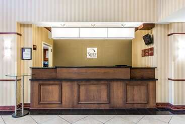 هتل Sleep Inn & Suites University Shands