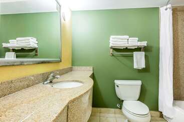 هتل Sleep Inn & Suites University Shands