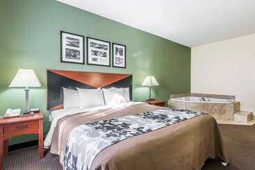 هتل Sleep Inn & Suites University Shands