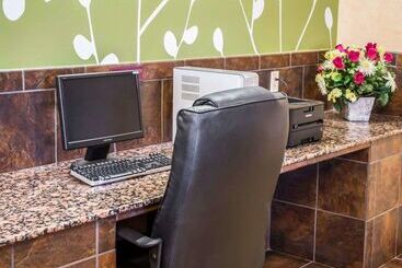 هتل Sleep Inn & Suites At Six Flags