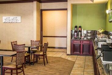 هتل Sleep Inn & Suites At Six Flags