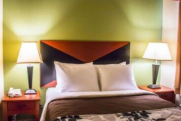 هتل Sleep Inn & Suites At Six Flags
