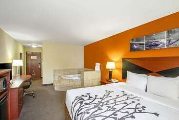 هتل Sleep Inn & Suites Madison   Monona