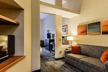 هتل Staybridge Suites Laredo, An Ihg