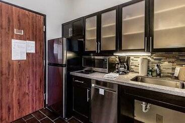 هتل Staybridge Suites Laredo, An Ihg