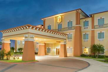 هتل Super 8 By Wyndham Hidalgo At La Plaza Mall & Mcallen Airport