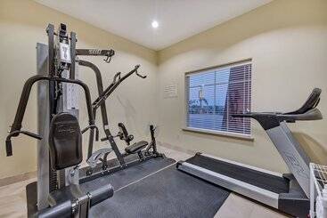 هتل Super 8 By Wyndham Hidalgo At La Plaza Mall & Mcallen Airport