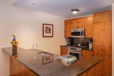 هتل The Lodge At Spruce Peak, A Destination By Hyatt Residence