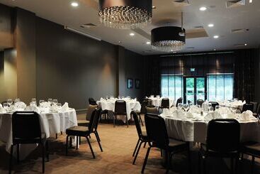 Village Hotel Leeds South