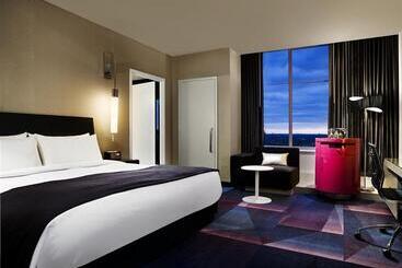 هتل W Minneapolis  The Foshay