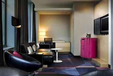 هتل W Minneapolis  The Foshay