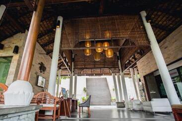 Kc Resort & Over Water Villas