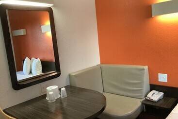 مُتل Carlsbad Village Inn