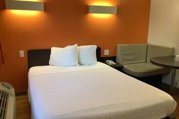 مُتل Carlsbad Village Inn
