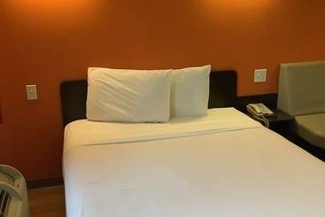 مُتل Carlsbad Village Inn