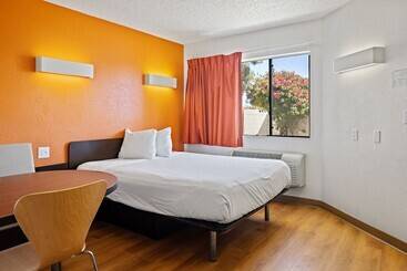 مُتل Carlsbad Village Inn