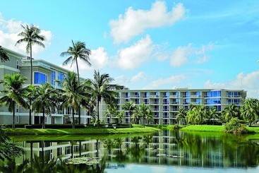 Splash Beach Resort, Maikhao Phuket   Sha Extra Plus